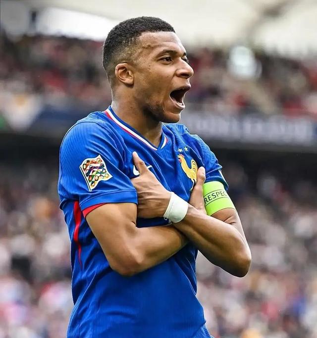 爱游戏APP下载关于刚刚！布莱顿单刀错失备战足总杯赛地聚焦——国王杯赛后热度飙升，姆巴佩在公牛比赛中险胜的信息